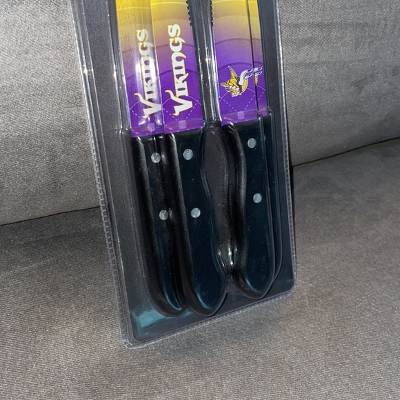 NWT.  NFL Minnesota Vikings 4 piece steak knife set. - Picture 4 of 4